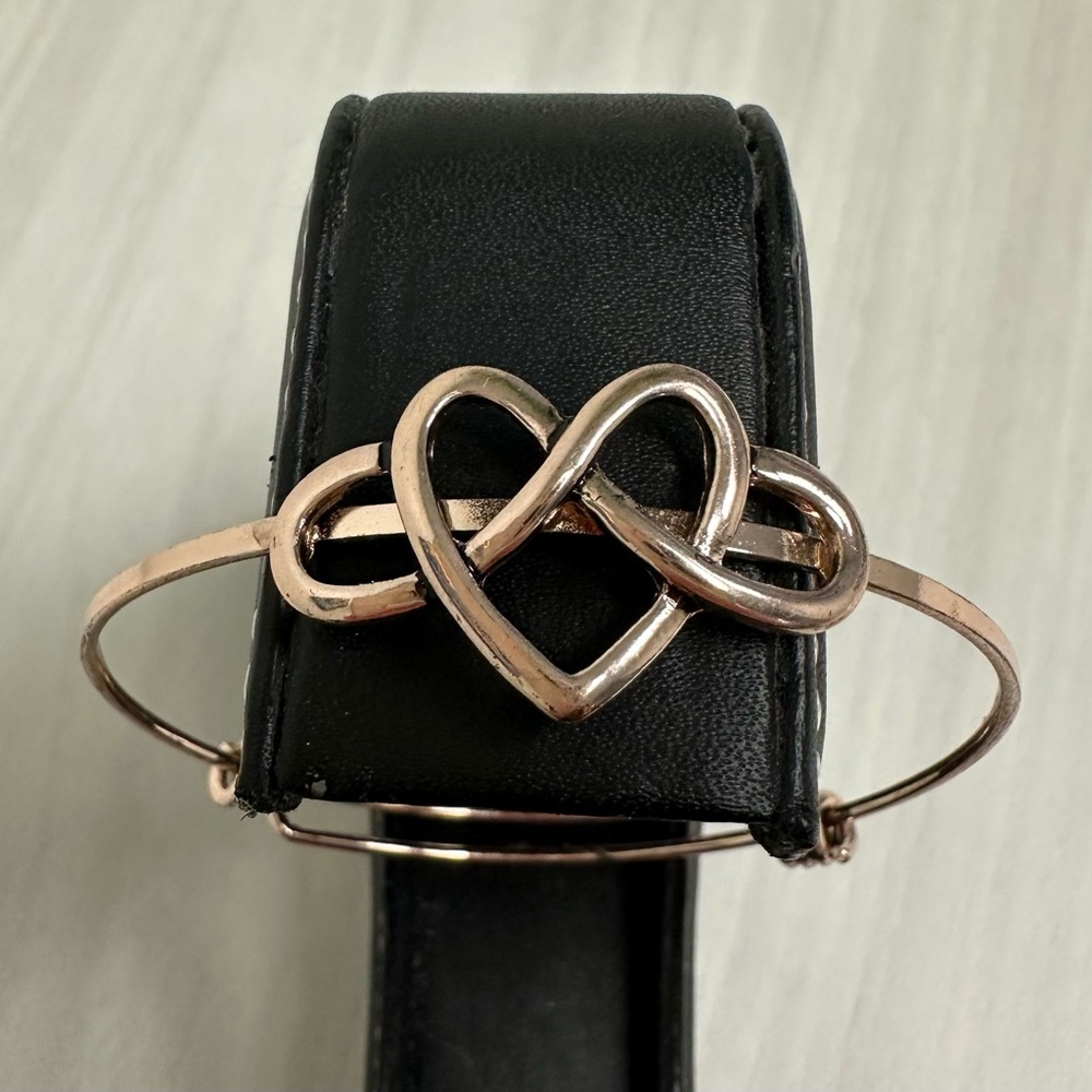 Chic Rose Gold Tone Bracelet Bundle - 7 in total (one being a Chamilia) - Picture 13 of 16